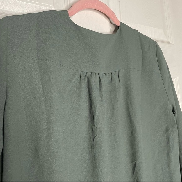 ⭐️(Small) Sage green long sleeve blouse - Picture 4 of 5